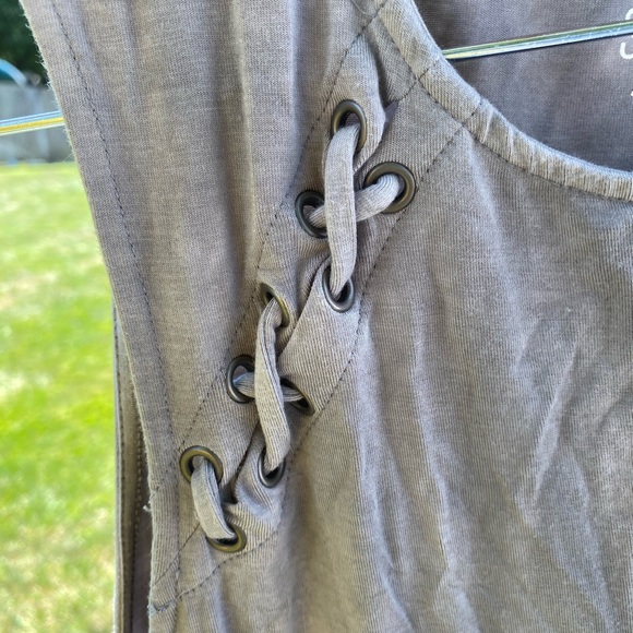 Tank Top! - Picture 4 of 5